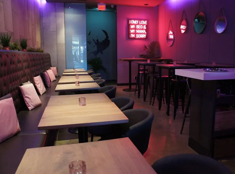 ***  The Beverley Hotel Queen West, Sonder By Marriott Bonvoy Toronto Canada