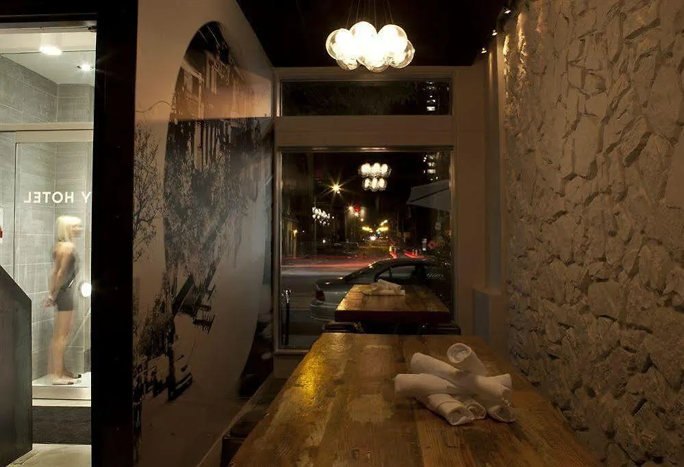 Hotel Sonder The Beverley Toronto
